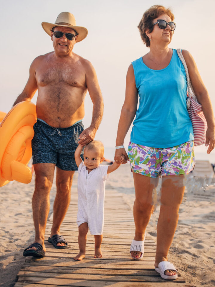Al mare con i nonni conviene!
